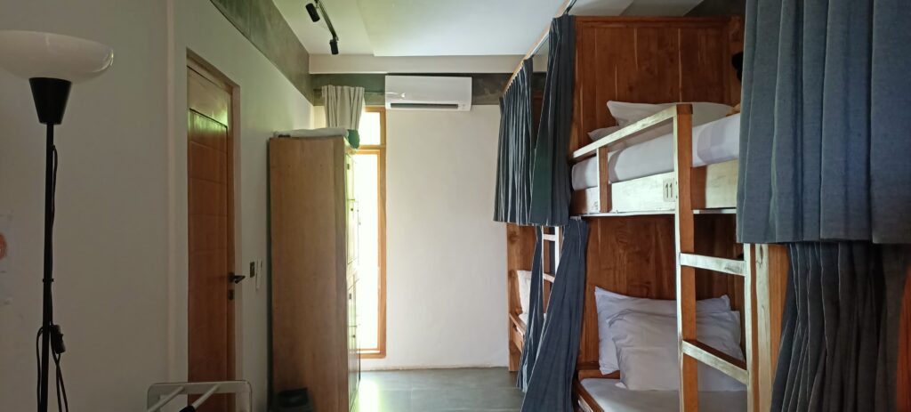 Kamar Dormitory Green Hill Labuan Bajo